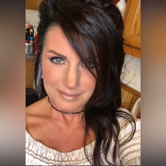 Meet your Posher, Julie - Picture 2 of 15